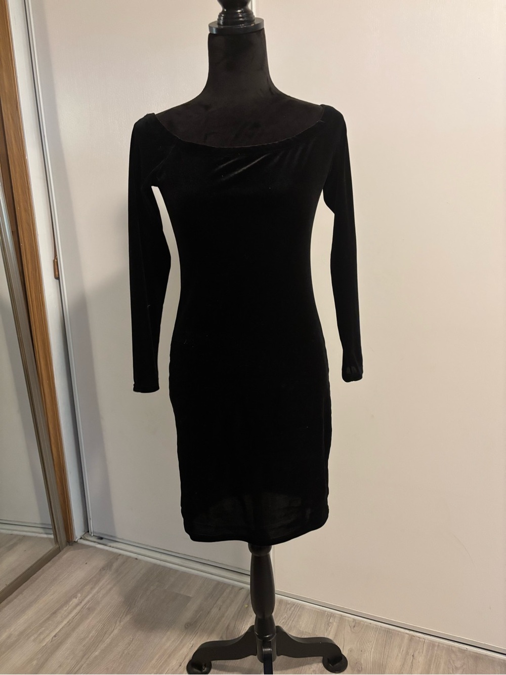 VTG Womens Dress L Black Velvet Off Shoulder Long Sleeve Bodycon 90’s Friends